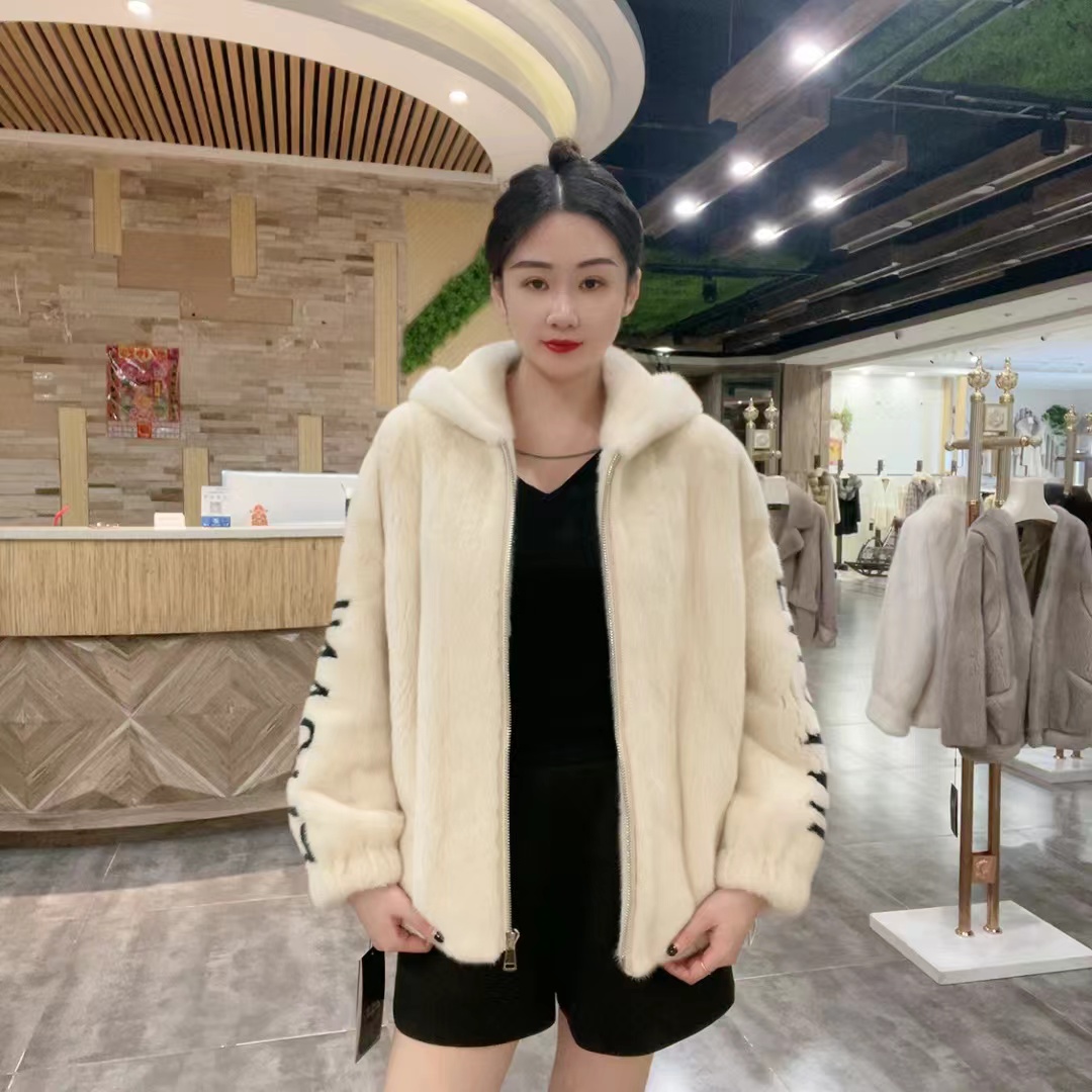 盛亚雪字母拉链休闲女款帽外套