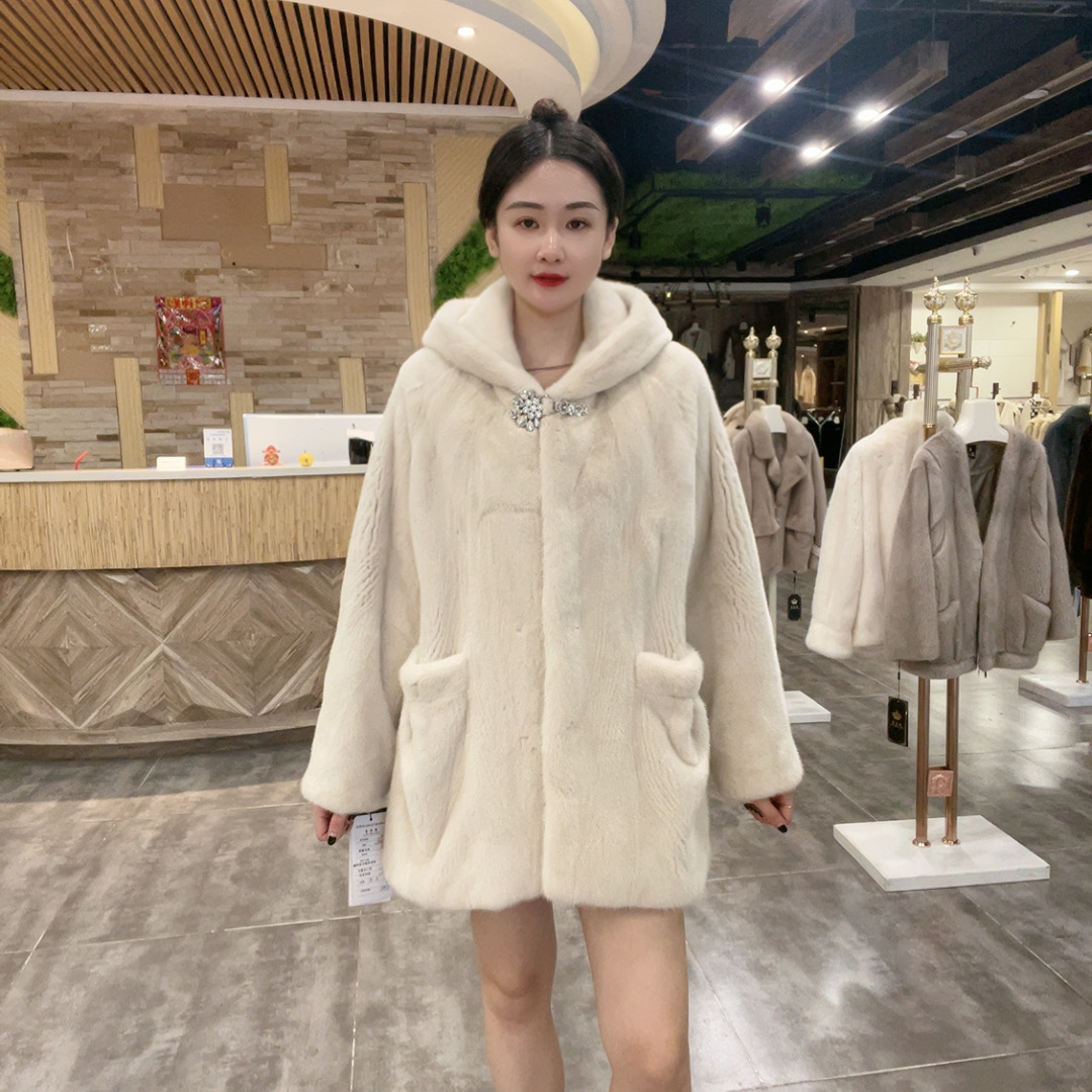 盛亚雪珍珠米宽松直版外套