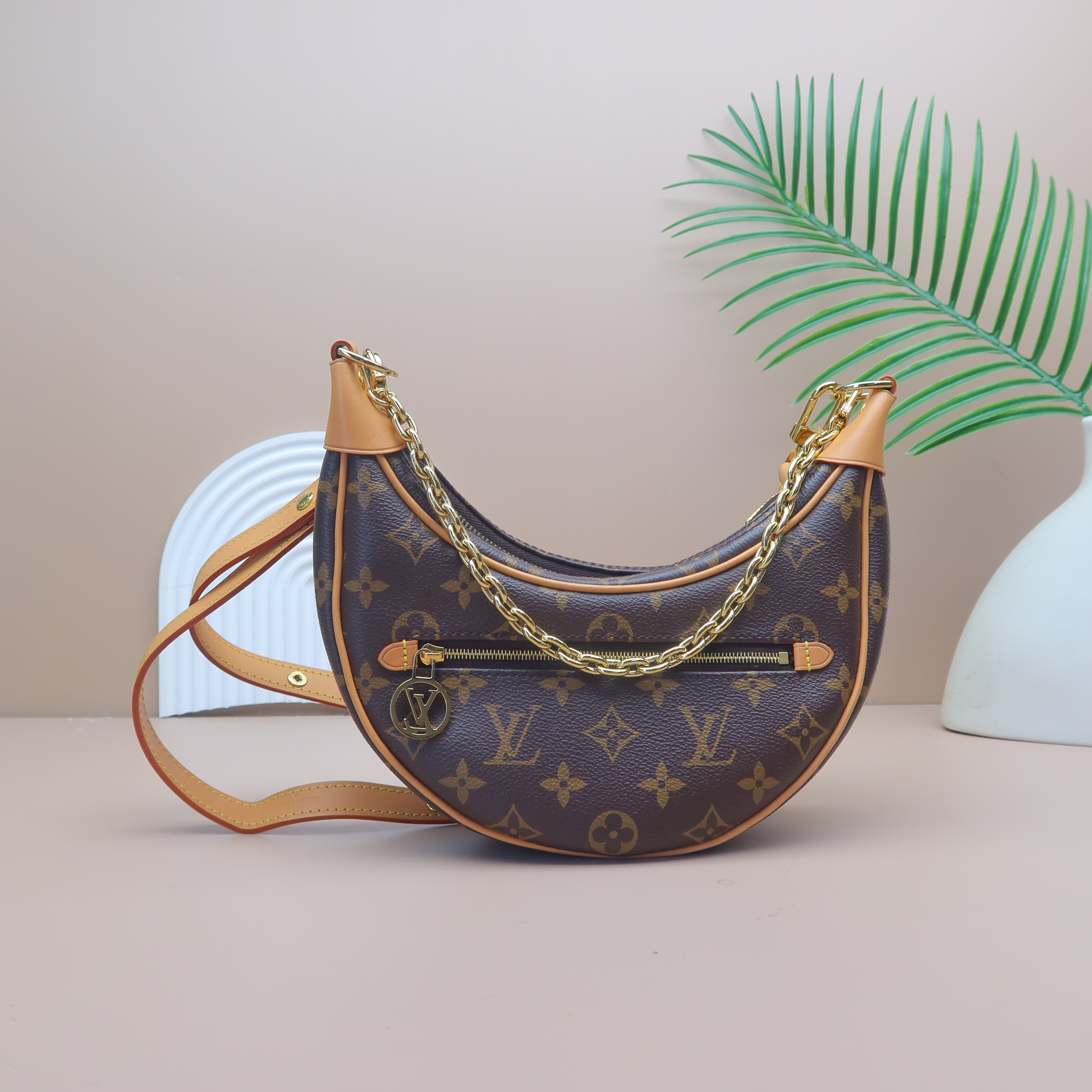 95新 物兮 LV 路易威登 loop月亮单肩包 4031226020230