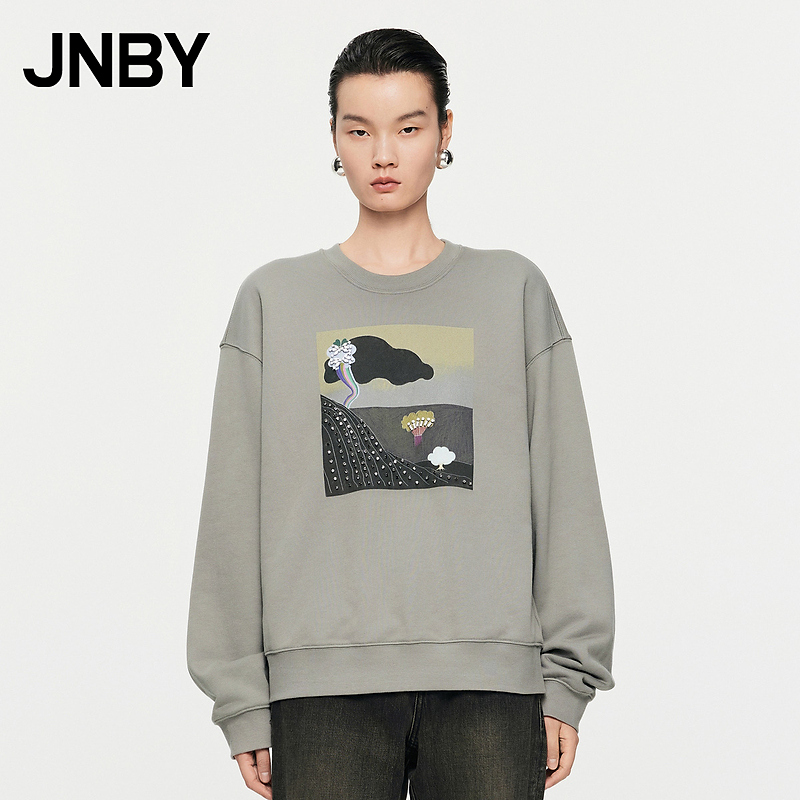 JNBY/江南布衣春秋卫衣宽松印花梦境钉珠圆领套头卫衣5O8413320