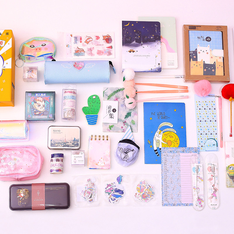 2-5  文具组合套装 （以实物展示为主）本子/笔/手账