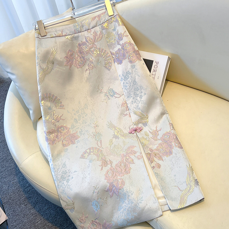 新中式国风半身裙女2025新款马面裙重工刺绣缎面包臀半裙夏季新款