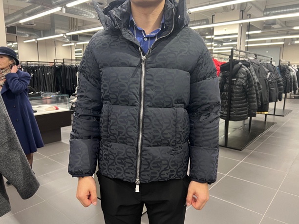 阿玛尼男士羽绒服