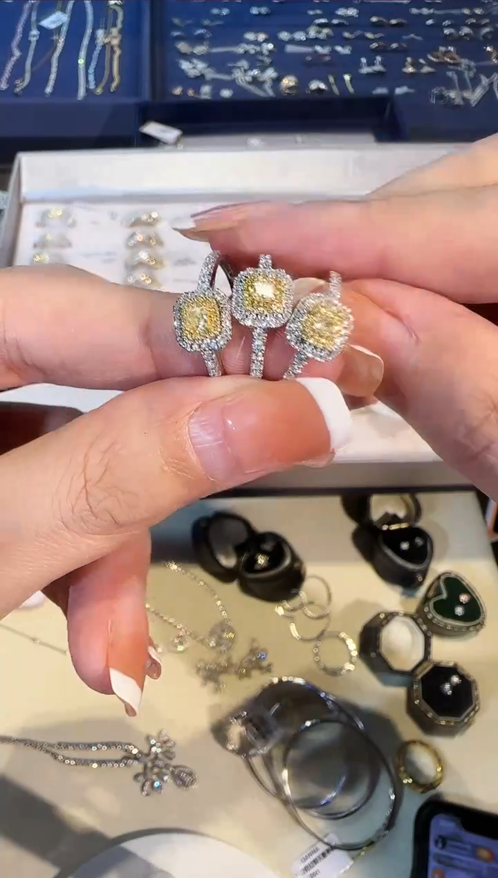 【闪购商品】钻石戒指18K金镶嵌50分黄钻冰糖 多样性发一件