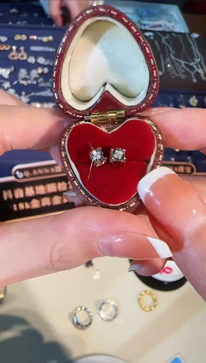 【闪购商品】钻石耳饰18K金镶嵌玫瑰金牛头