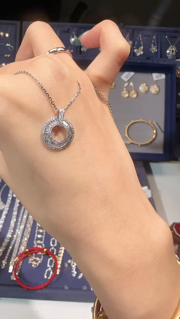 【闪购商品】钻石吊坠（不含链）18K金镶嵌小甜甜圈