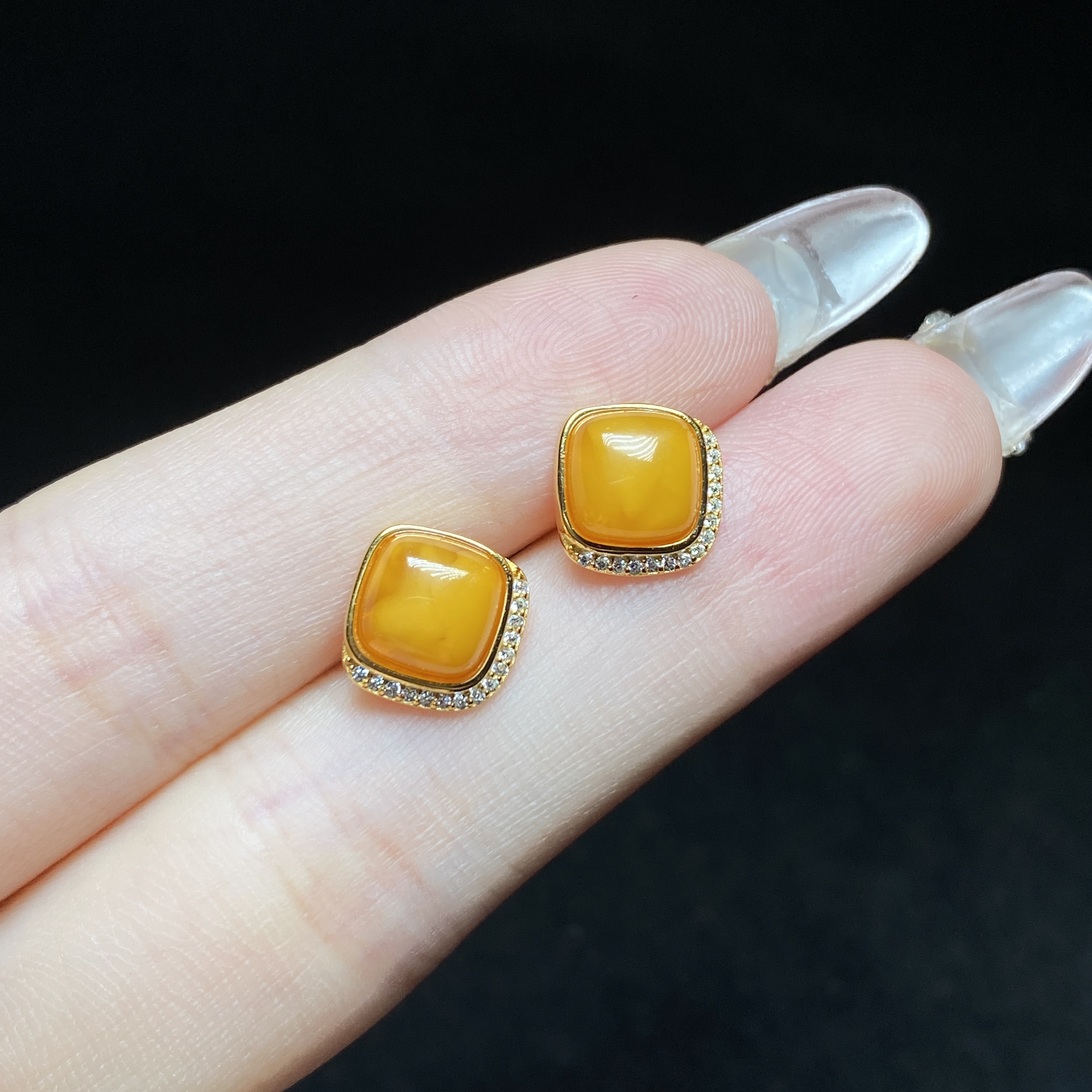 【小北好物】S925银蜜蜡耳钉-16QH03X816【多样性发一件】约7*7mm