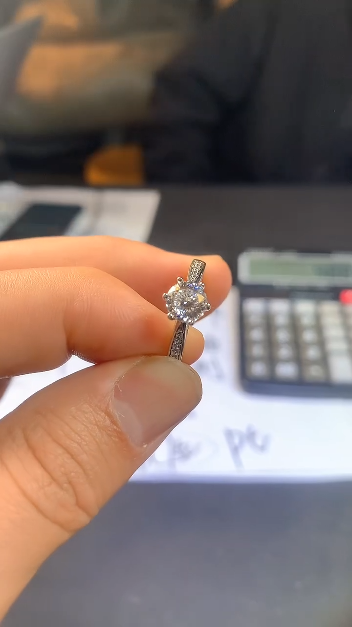 【闪购商品】南非六爪戒指1CT