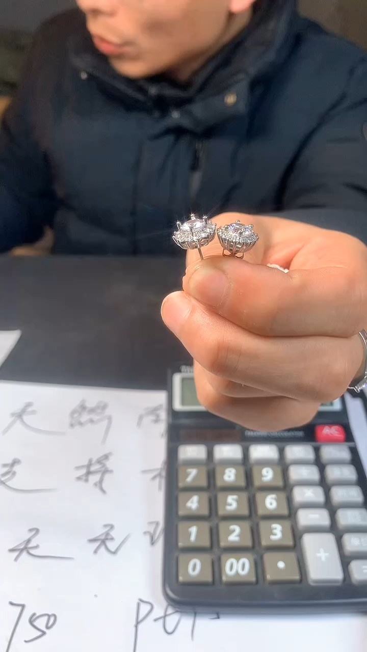 【闪购商品】南非太阳花耳钉1ct