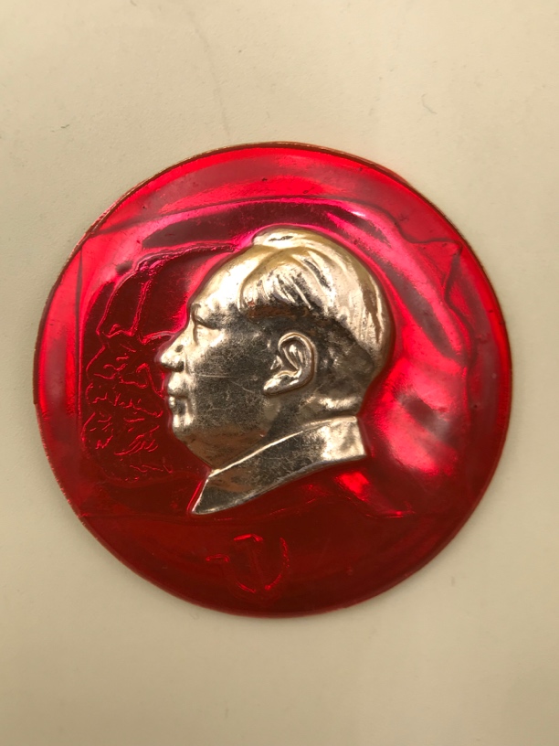 像章一枚，三人头像章，包老保真，详情见图，少见的题材，适合收藏！