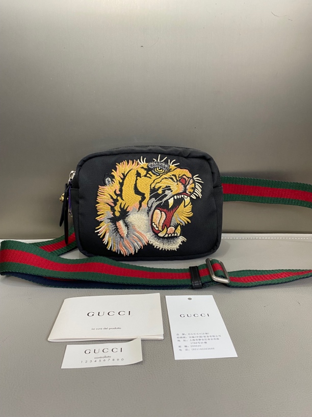 95新 GUCCI/古驰 黑色帆布虎头拉链胸包腰包zp021