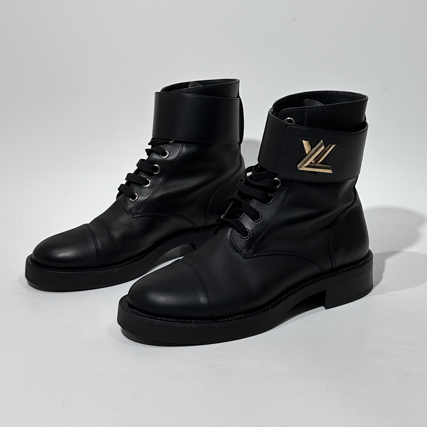 95新 LouisVuitton/路易威登 35.5码 黑色时尚马丁靴/ML01321