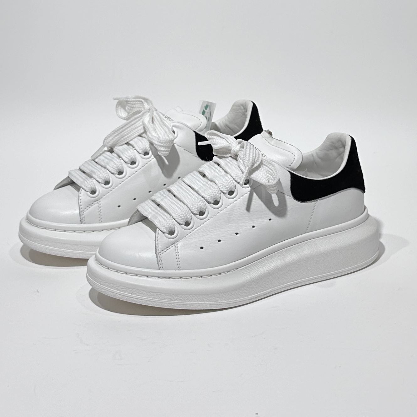 95新 Alexander McQueen/亚历山大·麦昆 35码 黑尾小白鞋/ML0840