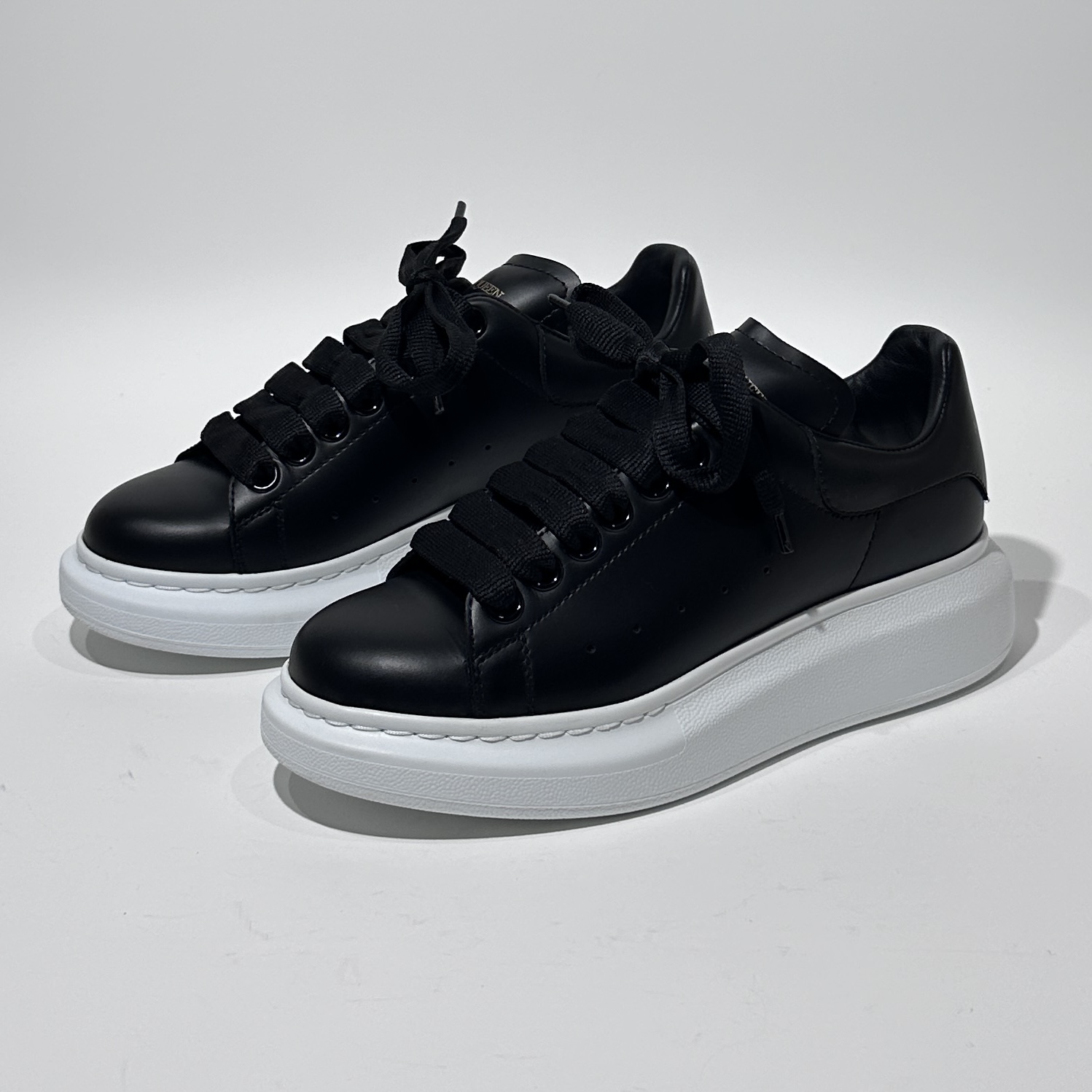 95新 Alexander McQueen/亚历山大·麦昆 36.5码 黑色板鞋/ML0858