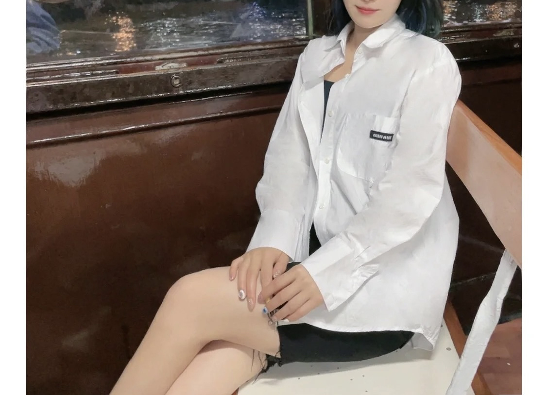 miumiu白色衬衫/42码/D00549