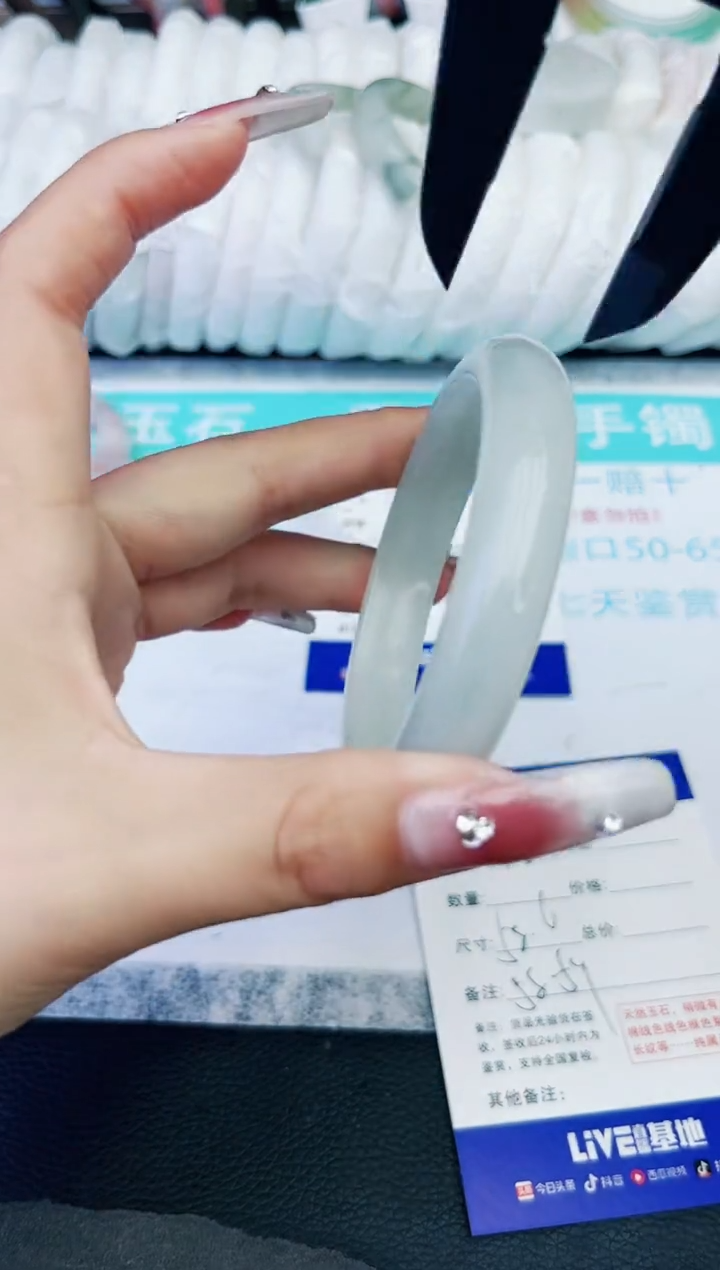 【闪购商品】石英质玉手镯未镶嵌148-58.6