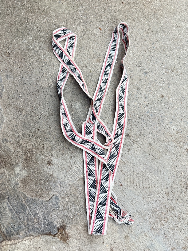 一条漂亮的手工编织老织带古董布艺装饰