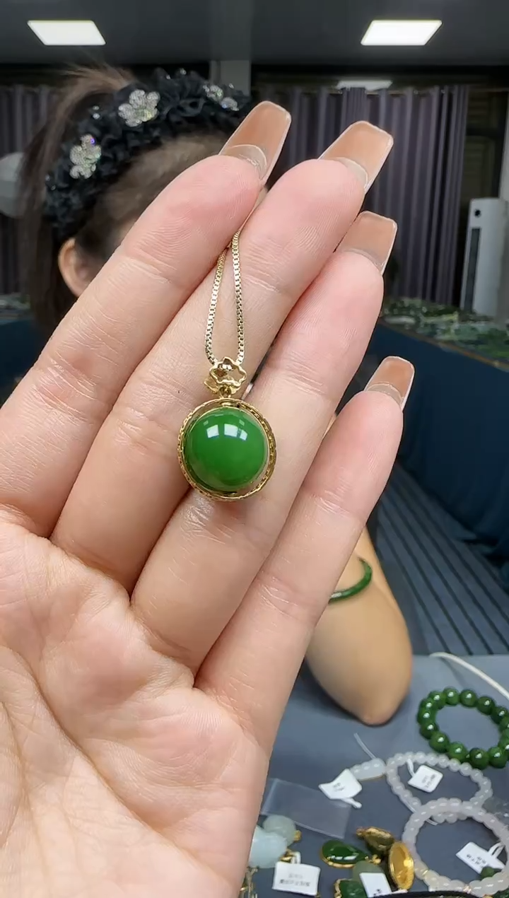 【闪购商品】和田玉挂件18K金镶嵌1
