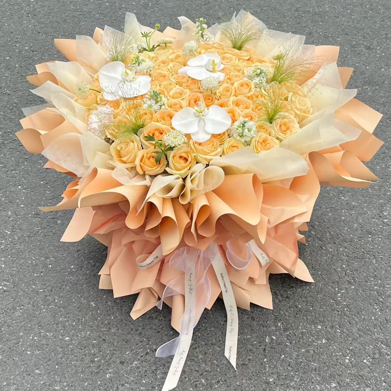 99朵香槟玫瑰花束