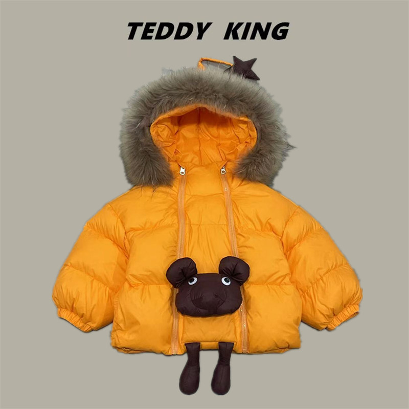 【Teddy King】2024冬季 TXB24947 新款中小童玩偶口袋尖尖帽羽绒服
