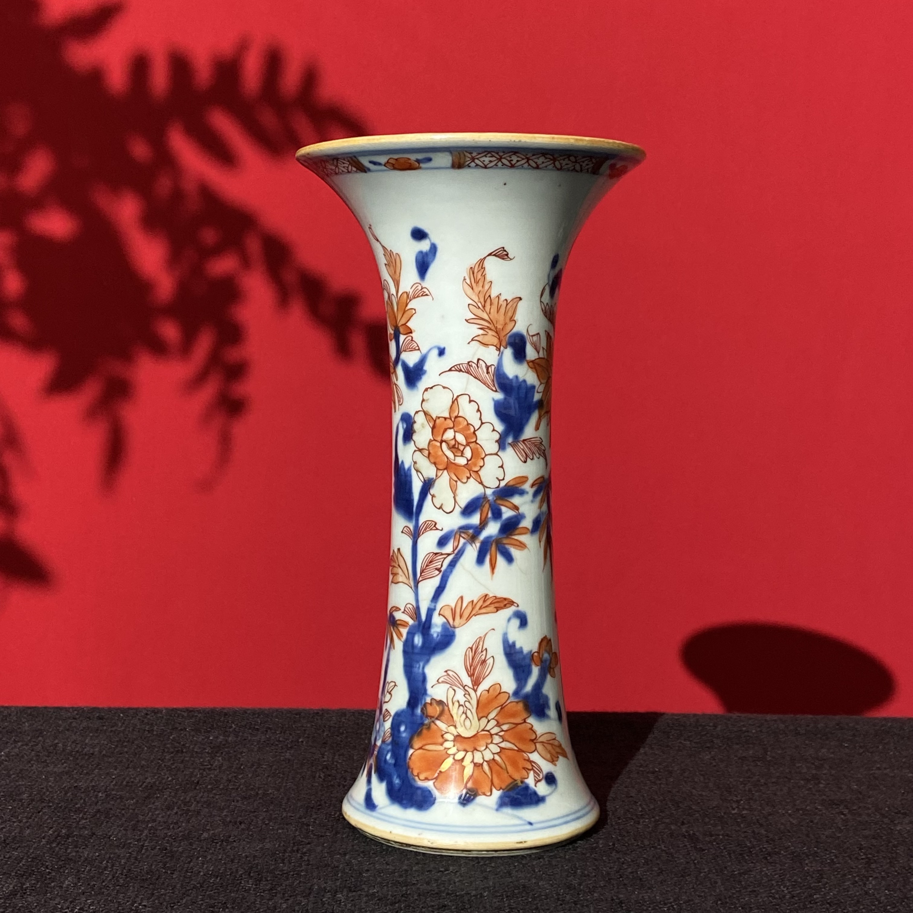 青花矾红描金花卉纹花觚摆件