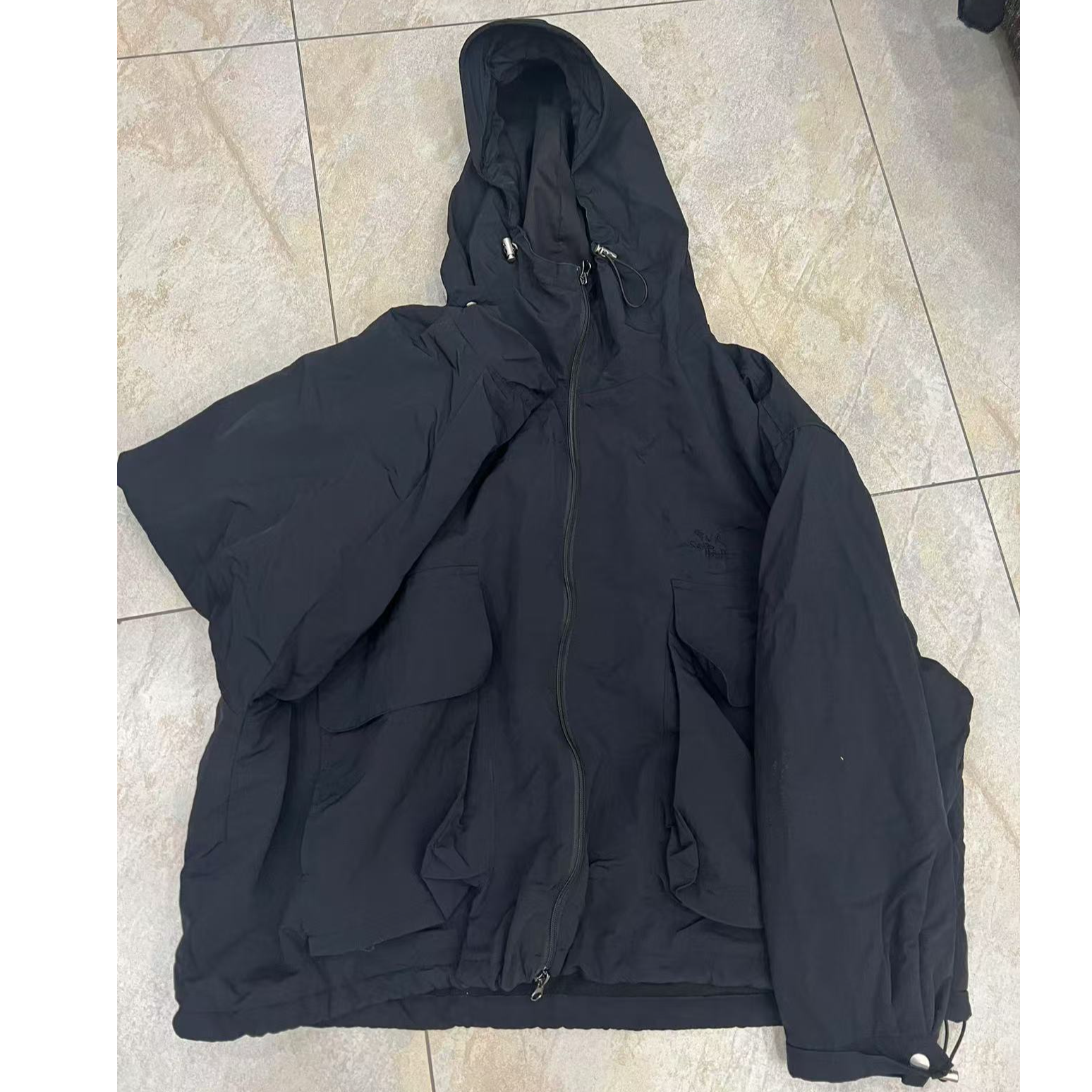 YT推荐 黑连帽拉链冲锋衣 