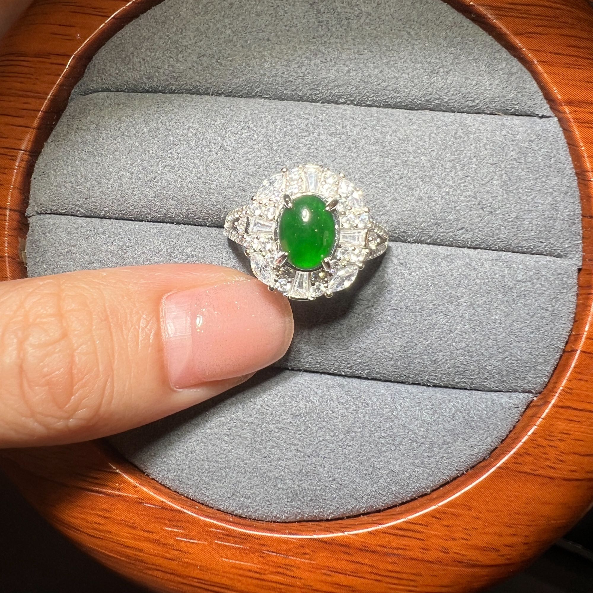 天然A货翡翠阳绿蛋面银镶戒指