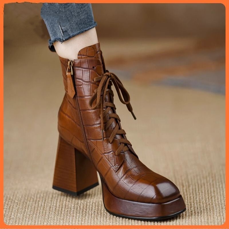 清廷牌2023年秋冬新款防水台头层高跟短靴粗跟系带棕色女