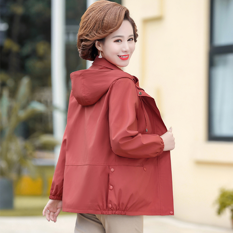 中年妈妈春装夹克外套休闲新款中老年女春秋风衣洋气大码上衣短款