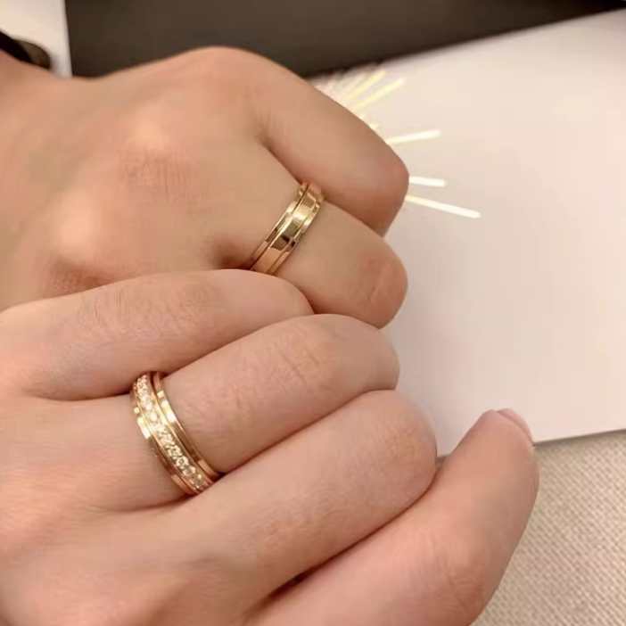 18k时尚轻奢情侣款戒子