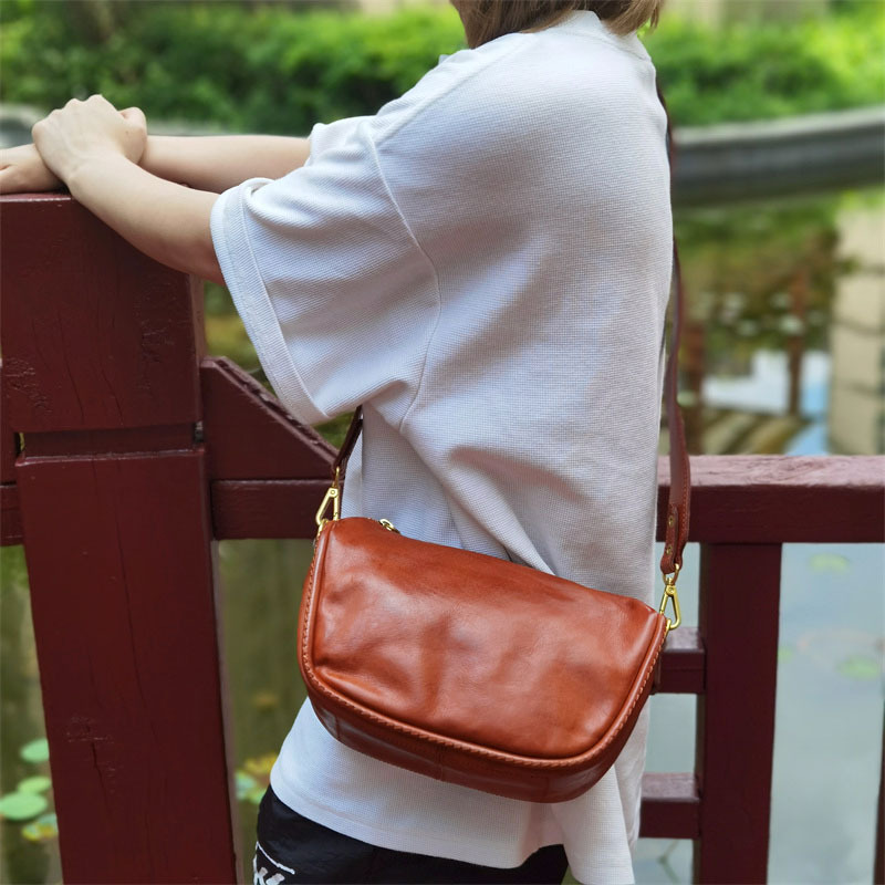 仪迪头层牛皮女包百搭简约宽肩带复古马鞍包小包轻便真皮单肩斜挎