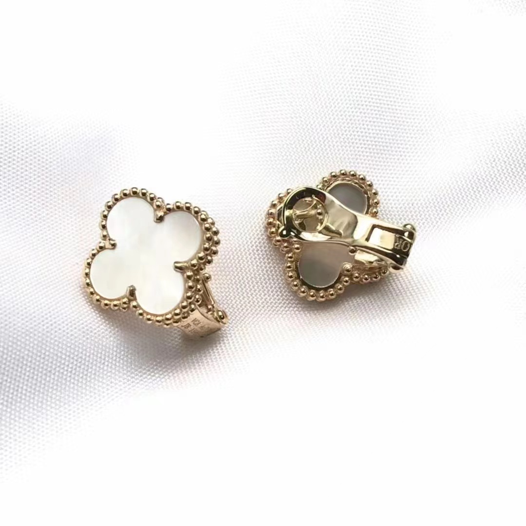 合金耳饰 合金奢华四叶草耳钉轻奢百搭时尚精致单花小众精美