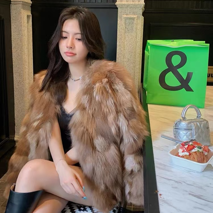 短款时尚韩版秋冬冬季外套轻奢短款时尚韩版秋冬