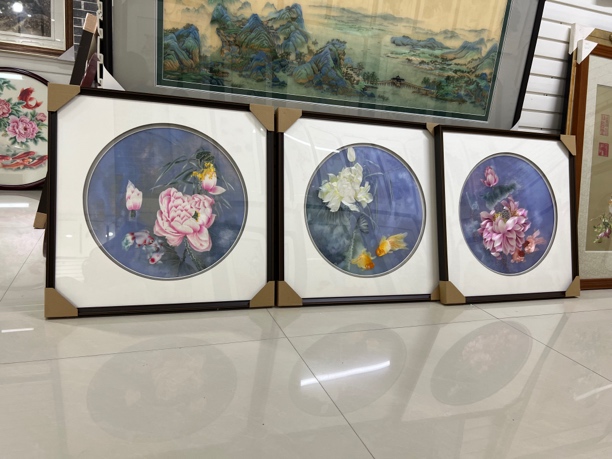 荷花金鱼三联式 非遗苏绣成品纯手工单面绣客厅餐厅卧室挂画 