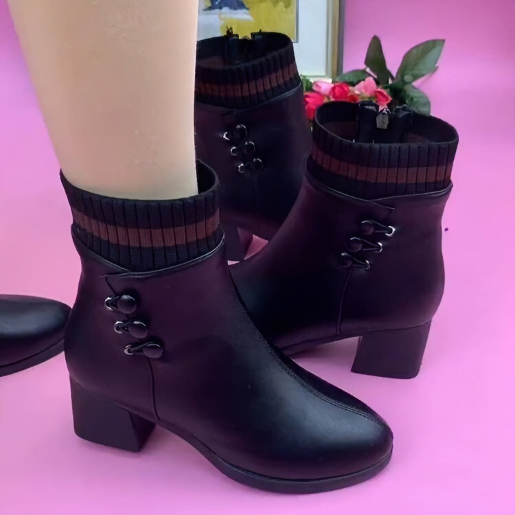 冬季新款马丁靴女英伦风时尚百搭平底防滑耐磨短靴加绒棉靴女