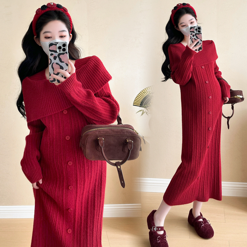孕妇装春秋冬2025新款温柔慵懒风设计感一字领针织毛衣连衣裙时尚