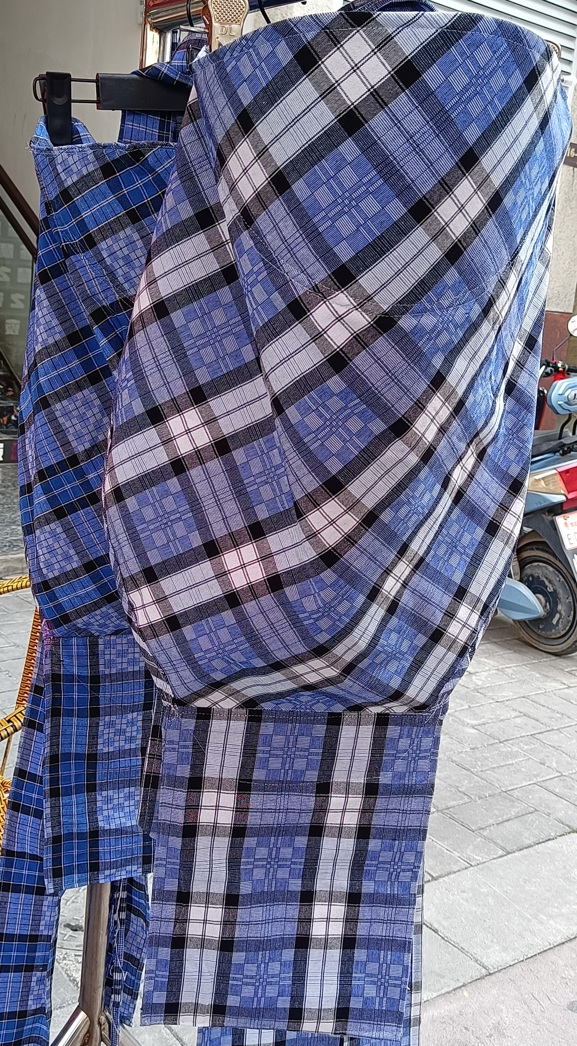 布依土布新大格花背带