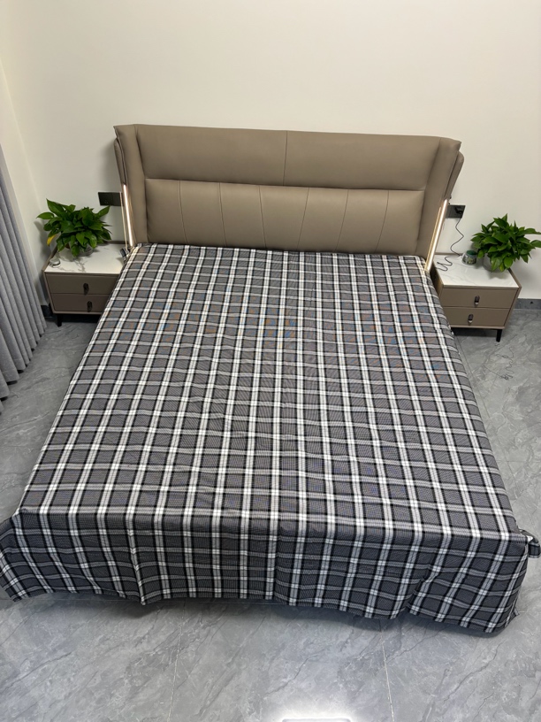 贵州省布依族纯棉床单（白格子大花型）