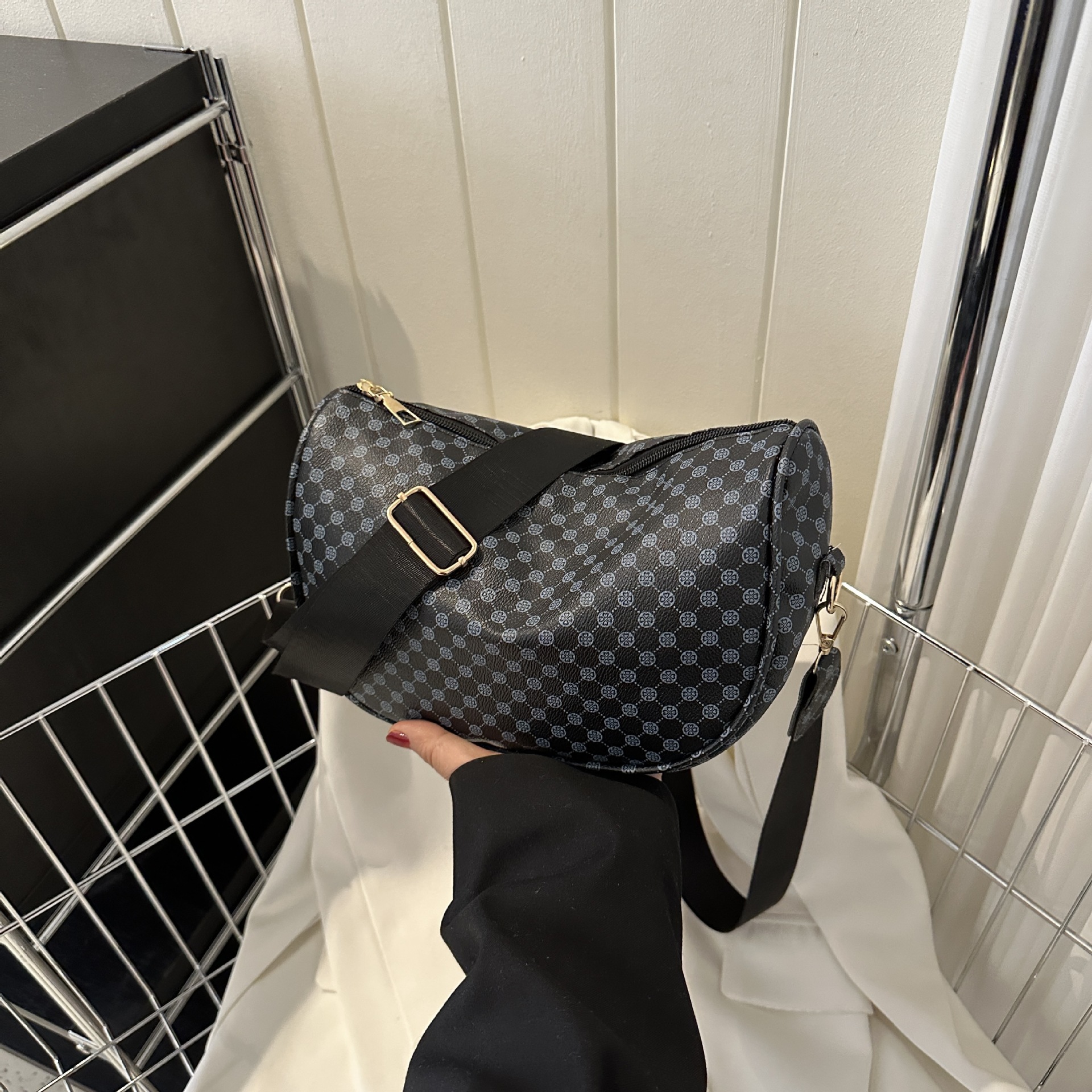 质感简约包包女2023新款潮流休闲单肩包洋气斜跨小挂包Bags