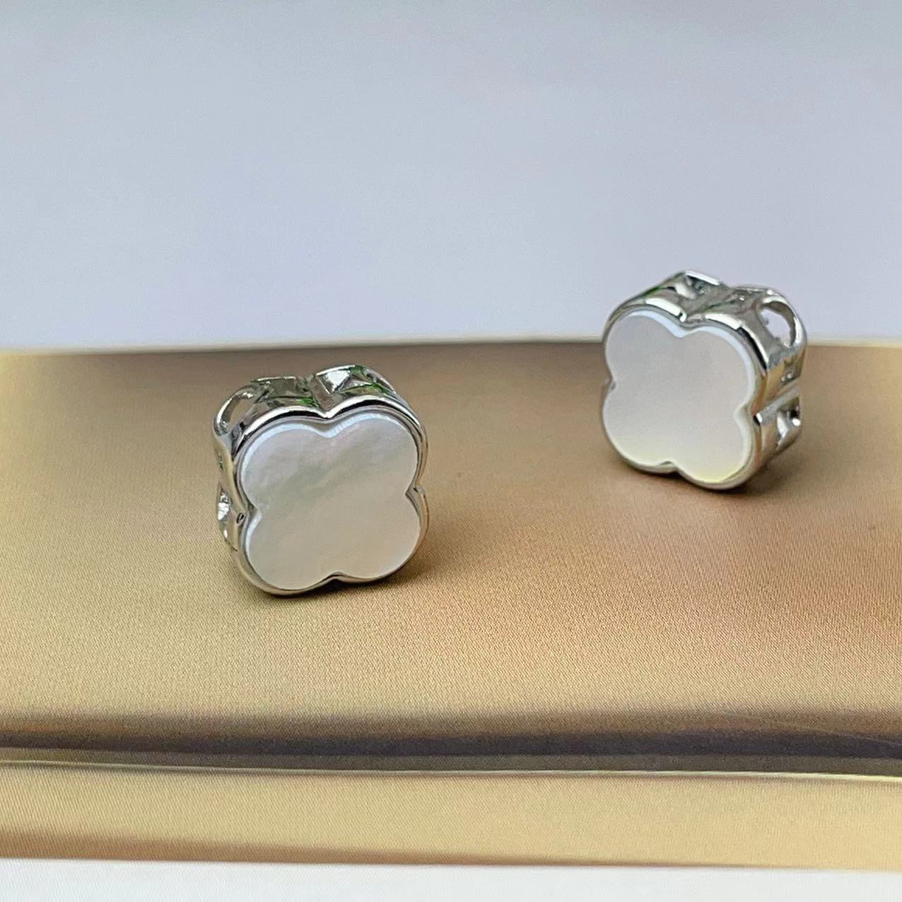 【萌宝饰品】F25银色白贝贝母四叶草百搭小清新手串配件约7.3*13mm