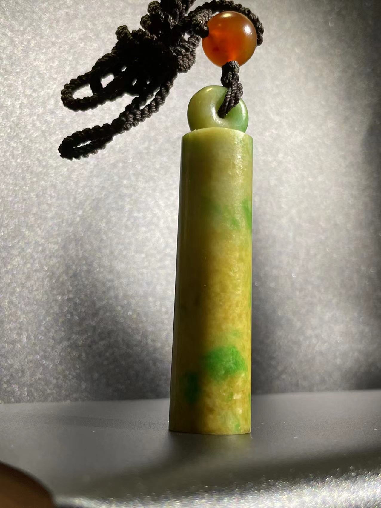  圆柱形制翡翠领管 