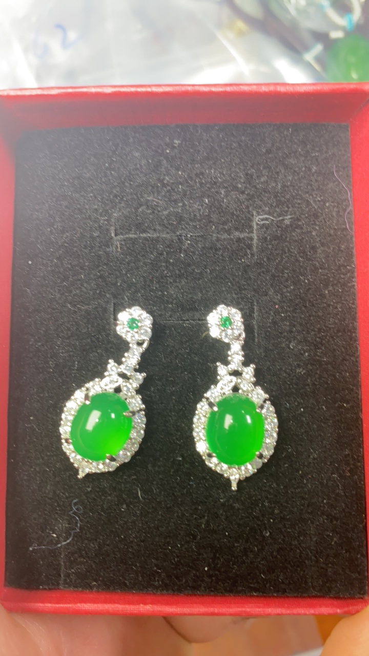 高档珠宝玉石耳饰