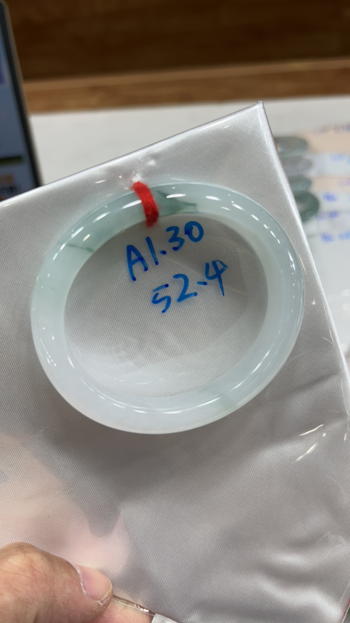 翡翠手镯贵妃飘花娇润