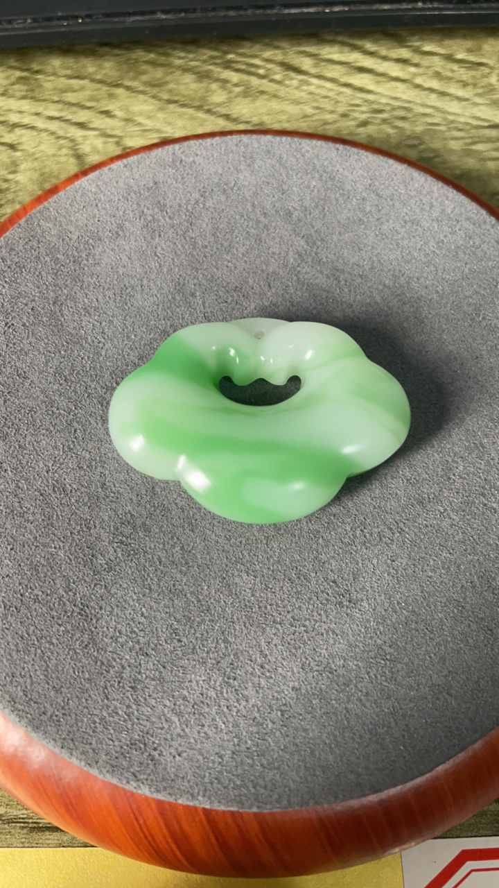 L511号32*43翠青色小祥云吊坠