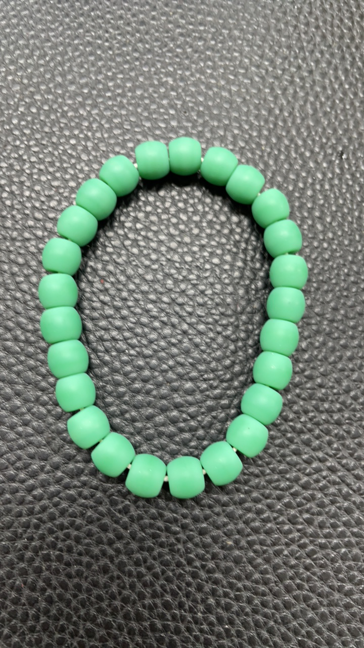 74号8mm绿色老行手串