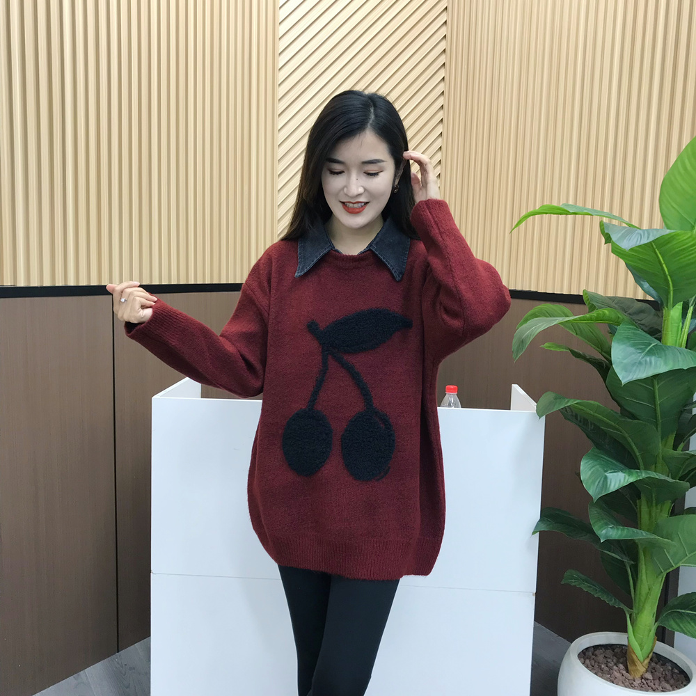 新年红色樱桃水貂绒毛衣女秋冬大码胖mm假两件中长款牛仔领针织衫