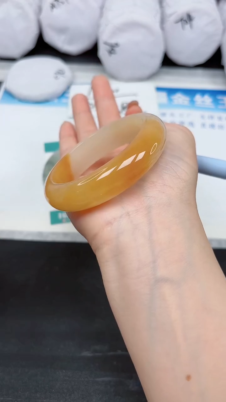【闪购商品】石英质玉手镯未镶嵌A120