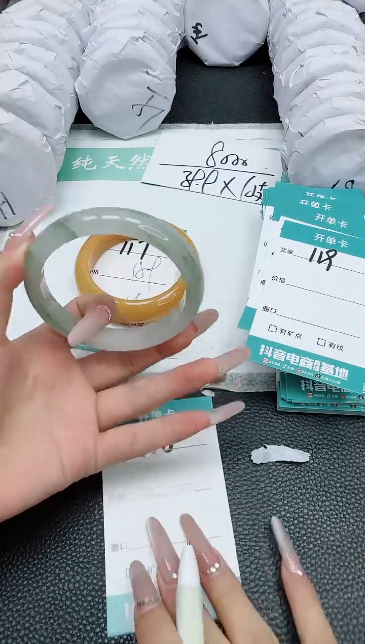 【闪购商品】石英质玉手镯未镶嵌118