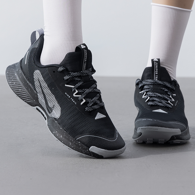 Nike耐克跑步鞋女鞋2024新款缓震轻便运动鞋时尚潮流休闲鞋FQ0902