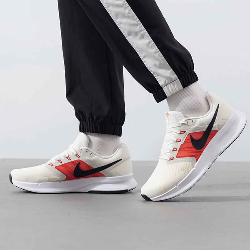 耐克NIKE跑步鞋男鞋人生跑鞋低帮轻便透气红色运动鞋休闲鞋DR2695